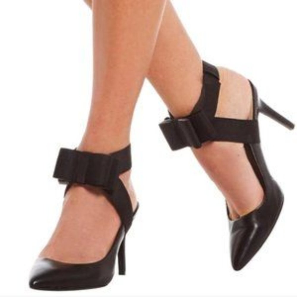 Karl Lagerfeld Paris Tuxedo Bow Robin Pumps. 7